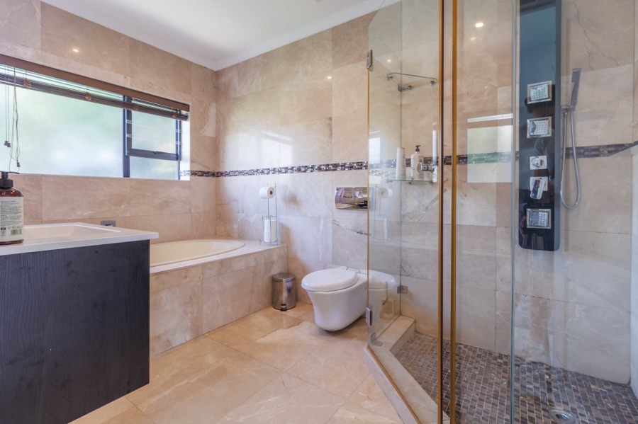 4 Bedroom Property for Sale in Flamingo Vlei Western Cape